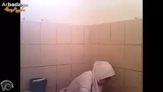 دكتوره في حمام المستشفي كاميرا مخفيه