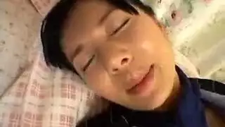 ليس صديقها: فتاة يابانية مثيرة تأخذ قضيبًا كبيرًا وهي مرتدية شبكة صيد