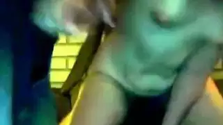 تحرير المحظورات: جنس جماعي للهواة مع حركة مزدوجة لراعي البقر