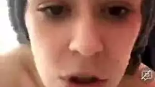 طالبة جامعية ممتلئة الجسم تتقن مص القضيب والركوب العنيف