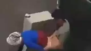 تصوير سري: الجار يدكّ مهبل الميلف الضيق من الخلف