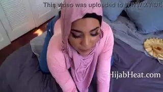 الفتاة العربية الممتلئة تتبادل الطعام مقابل جنس شرجي صريح