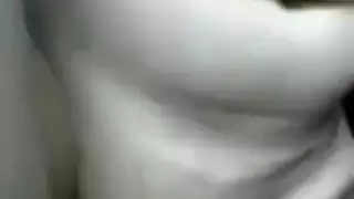 أول مرة نيك: أخذ عذرية صديقتي بخشونة