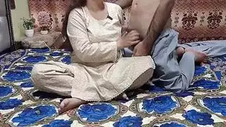 عاهرة باكستانية تتلقى تدميرًا شرجيًا من رئيسها العربي